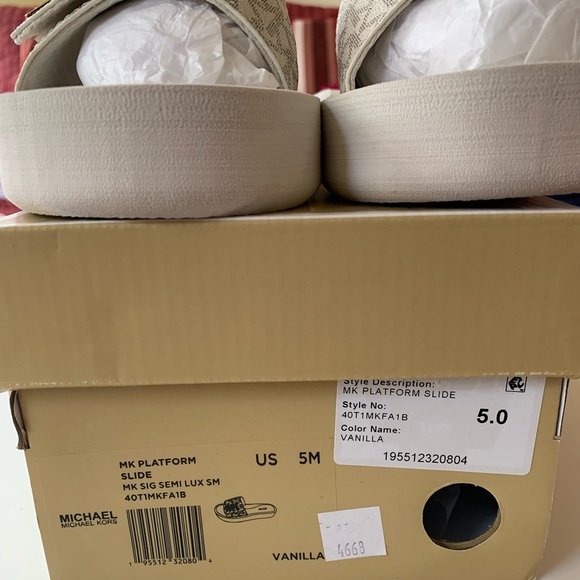 MICHAEL KORS PLATFORM SLIDE NEW. Let’s get ready for summer! - Picture 6 of 10